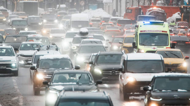 В Мурманской области больше сотни автомобилей застряли в пробке