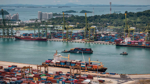 FT: Сингапур переходит на топливо из РФ из-за блокады Ормузского пролива