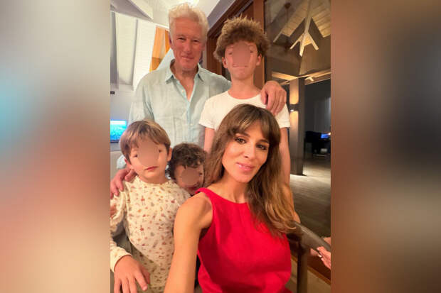 Жена актера Ричарда Гира показала редкое семейное фото