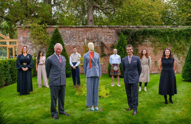 Принц Чарльз и Федерико Маркетти с участниками программы поддержки молодых талантов