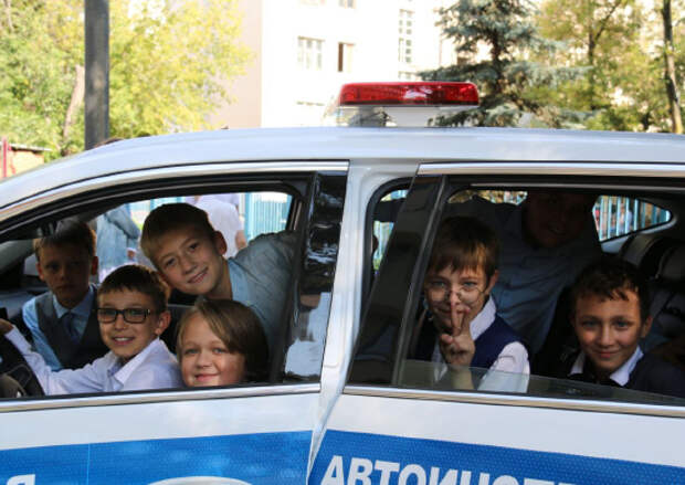 100 военная автомобильная инспекция управления военной полиции МО РФ провела в Московских школах занятия по безопасности дорожного движения