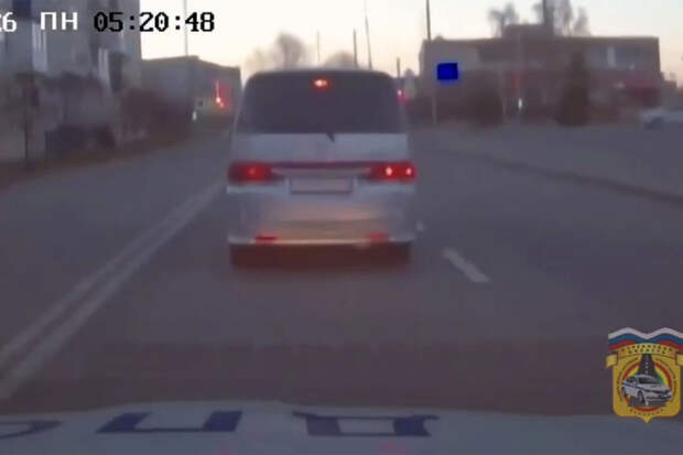 В Кургане водитель вылетел на машине в реку, пытаясь скрыться от гаишников