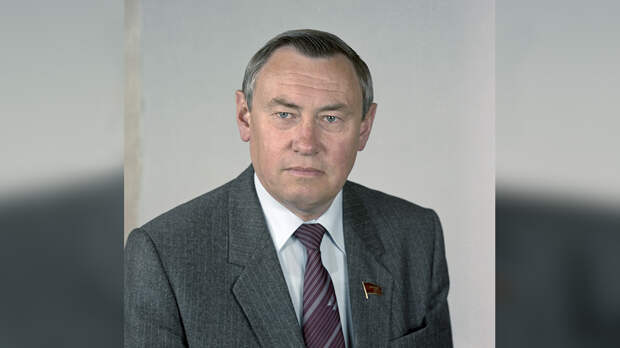 Министр по производству минеральных удобрений СССР Николай Михайлович Ольшанский, 1987 г. Фото © ТАСС / Валентин Черединцев