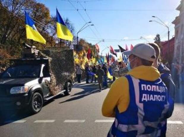 В Киеве прошел марш ко Дню защитника Украины