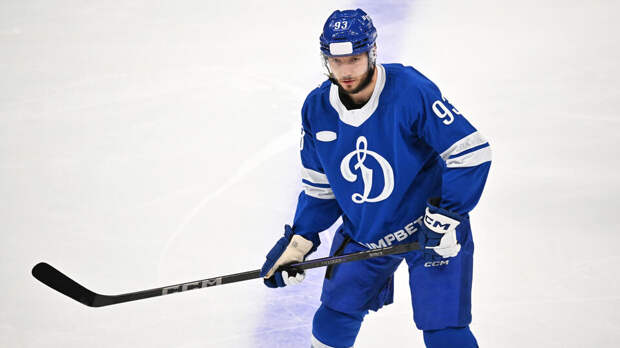 Хоккеиста московского "Динамо" удалили до конца матча за подножку судье