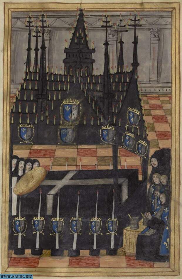 Тело Анны Бретонской помещено под огненную часовню в хоре церкви Сен-Совер в Блуа.