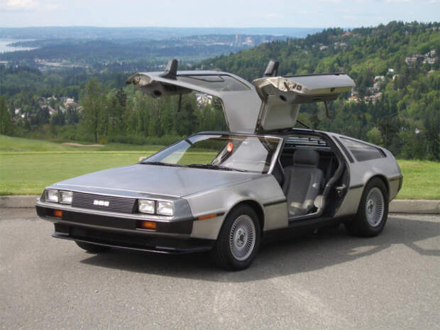 DeLorean DMC-12 - один из самых опасных авто десятилетия.