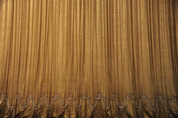 curtain-2106522_960_720 alt