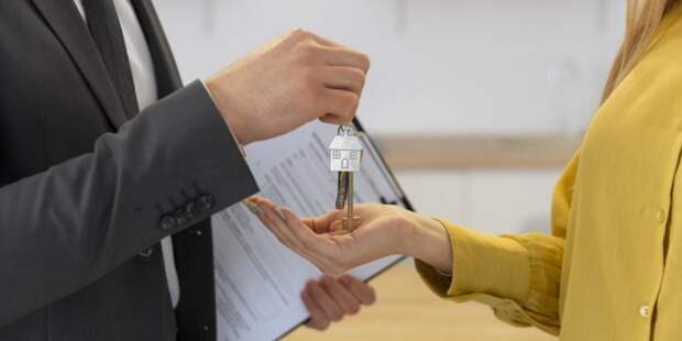 Новая схема на рынке недвижимости: пенсионеры симулируют невменяемость, чтобы вернуть проданные квартиры