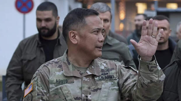 Американский генерал выпил литр чачи в Киеве и потерял секретные документы