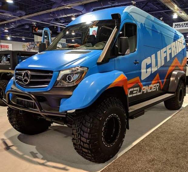 Автомобили на тюнинг-шоу SEMA 2018