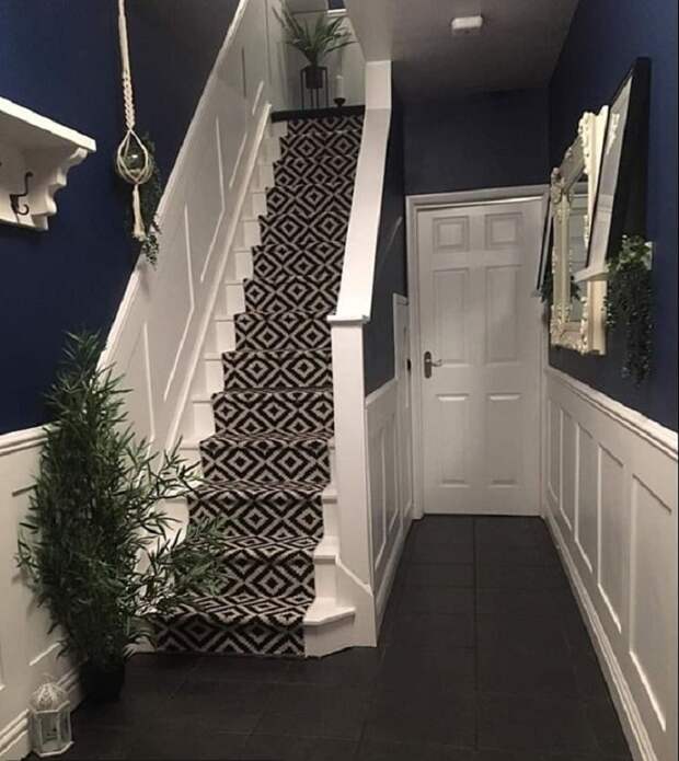 Муж и жена решили самостоятельно сделать ремонт в прихожей и на лестнице: фото до и после