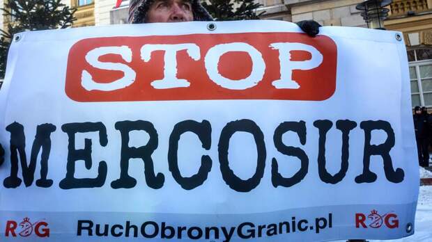 Тысячи фермеров вышли на акцию протеста против торговой сделки ЕС с МЕРКОСУР