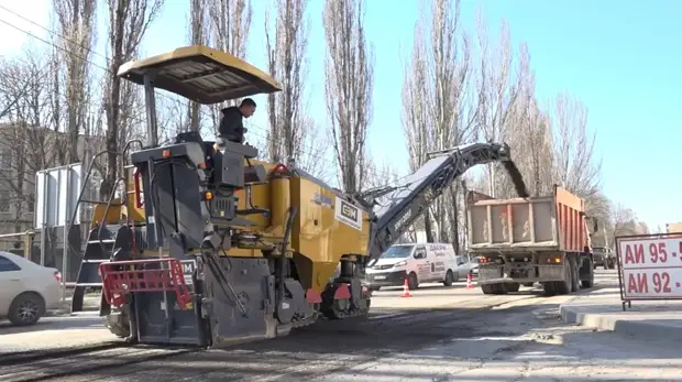 В Симферополе начали ремонт дорог «большими картами»