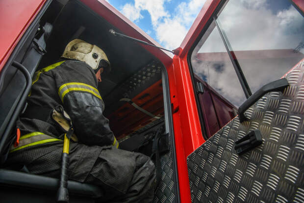 Обломки беспилотников упали на железнодорожную станцию в столице курортного региона России