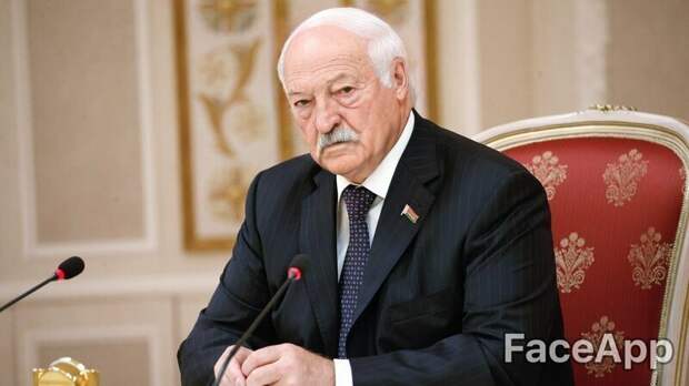 Лукашенко, кстати, не сильно изменился веселушка, знаменитости, интересное, приложение, старость, старые люди, фото