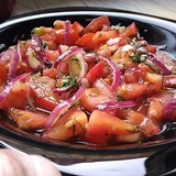 Маринованный пикантный помидорный салат. Остро-кисло-сладкий!