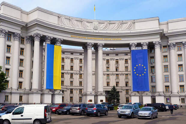 Украина вышлет старшего дипломата посольства РФ в Киеве