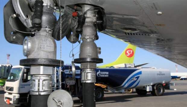 Gazpromneft_samolet_zapravka