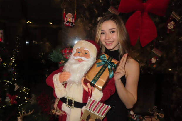 Фигуристка Валиева опубликовала снимки с празднования Нового года