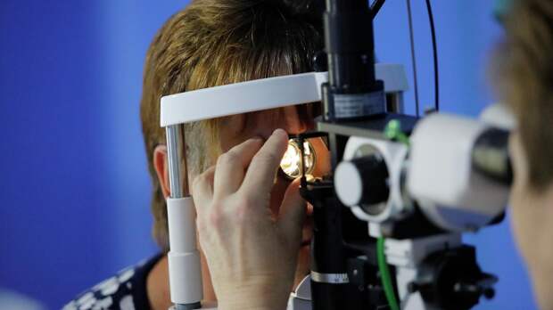 Врач Корнилова: чтение при плохом освещении грозит проблемами со зрением