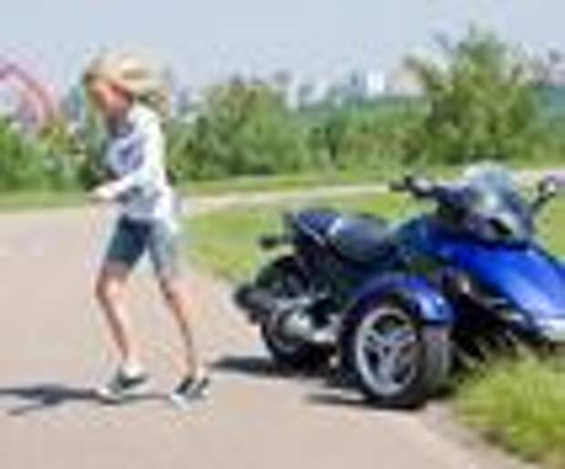 Два колеса - хорошо, а три... Тест-драйв BRP Can-Am Spyder