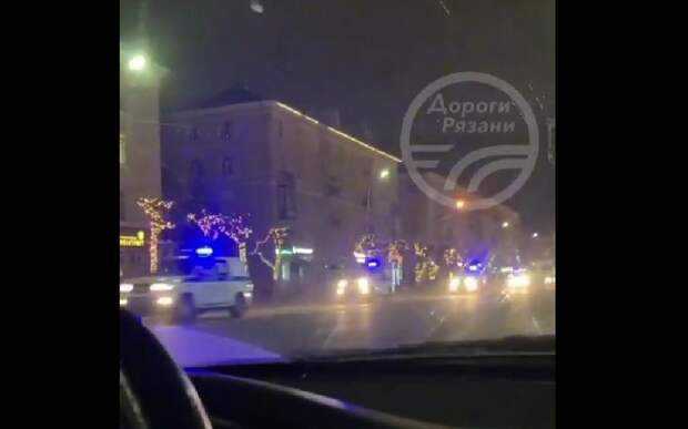 По центру Рязани проехалась колонна полицейских машин со спецсигналом