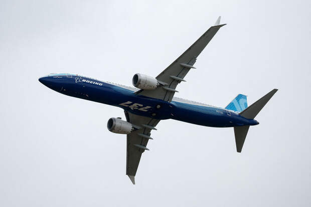 В Новой Зеландии Boeing совершил вынужденную посадку из-за возгорания двигателя