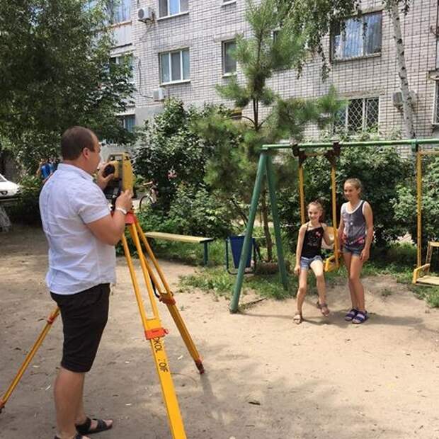 Троллинг от геодезистов выглядит примерно вот так. А что, веселые они ребята геодезист, геодезия, девушки, дети, наука, прикол, теодолит, юмор