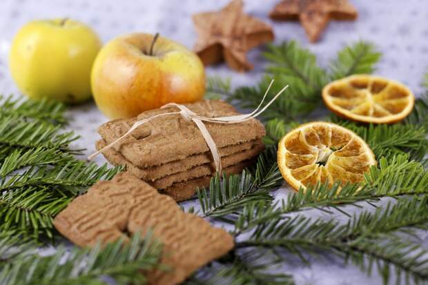 Перекус без сожалений: 5 хитростей для экономии калорий на сладостях в новогодние праздники
