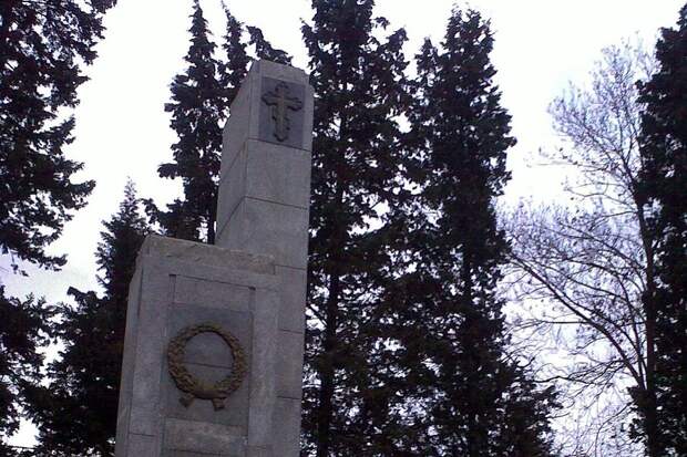Свиньи в Болгарии надругались над памятником Советской Армии