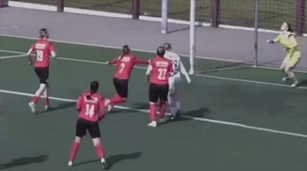 Футболистки брестского ´Динамо´ догнали лидеров женского чемпионата Беларуси.