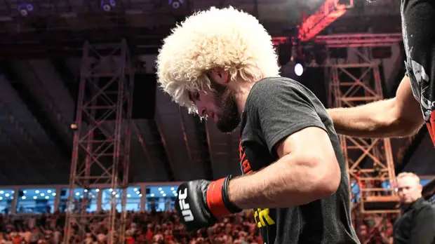 Отец Нурмагомедова хотел бы, чтобы бой с Фергюсоном прошёл в Москве