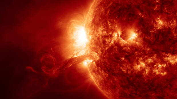 Сильнейшая за последние месяцы: на Солнце зафиксирована мощная вспышка