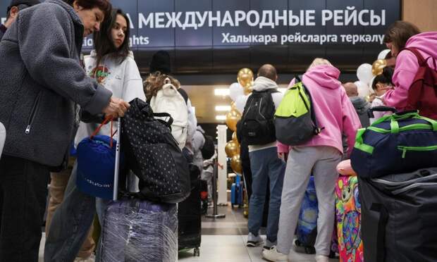 Отдельные стойки для семей с детьми могут появиться в аэропортах — в Госдуме предложили новую меру