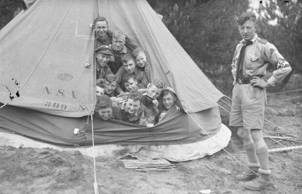 9. Члены гитлерюгенда в походе, место неизвестно, 1933 г. германия, история, фото