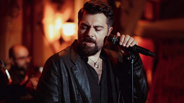 «Не понимаю, что с этим делать»: Алексей Чумаков рассказал, как тратит гонорары