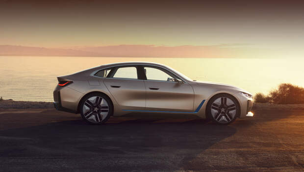 Bmw i4. Серийный i4 внешне пойдёт по стопам шоу-кара Concept i4, показанного в марте 2020-го. Дата премьеры конвейерной легковушки не названа, но немцы говорили, что на рынок i4 выйдет в 2021 году.