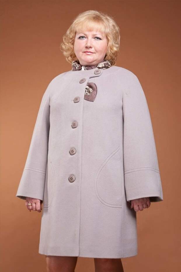 Взрослая женщина в неактуальном пальто визуально выглядит старше. /Фото: allwomens.ru