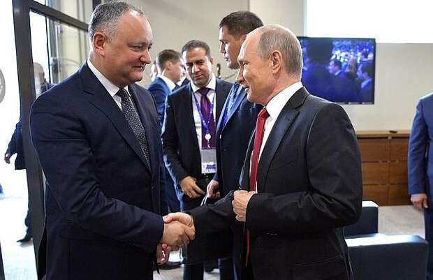 Названа причина частых визитов Додона в Москву