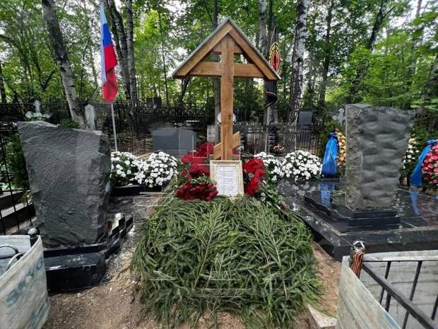 Пригожина похоронили на Пороховском кладбище