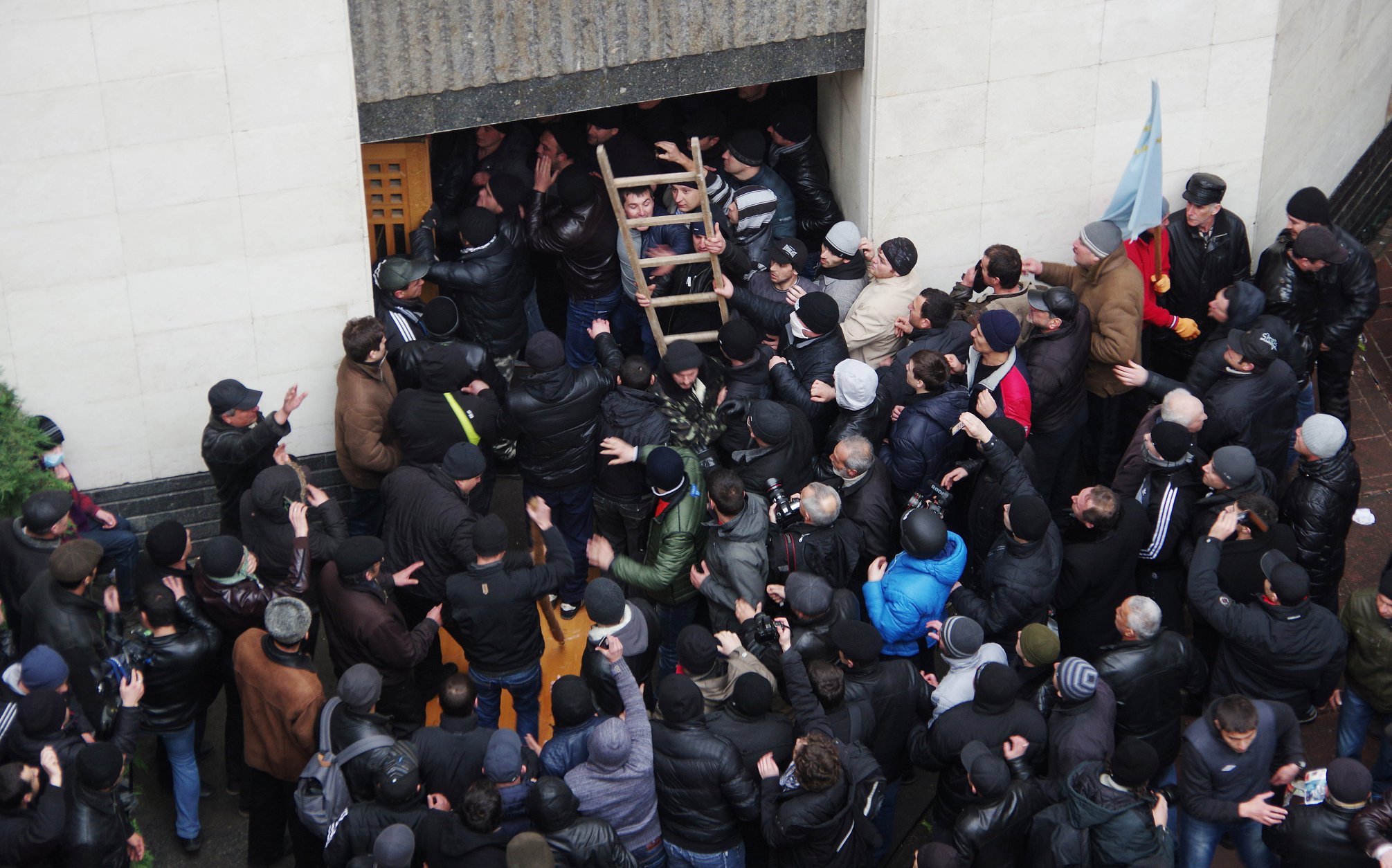 «В ход пошли древки флагов, перцовые баллончики, с милиционера сорвали фуражку»: воспоминания участника митинга 26 февраля