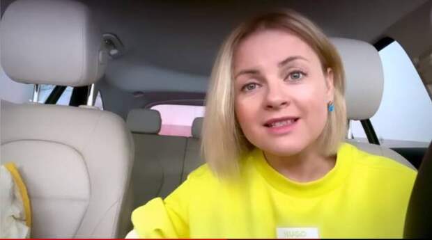 Юли Проскурякова со слезами прочитала стихотворение в память об умершей бабушке