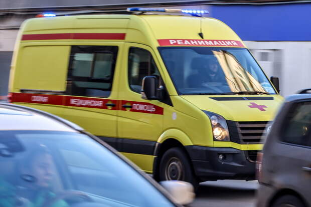 Мирный житель погиб при ударе дрона в российском регионе