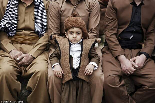 Иранский мальчик в национальной одежде на празднике Новруз. Фото - Шахаб Насери cewe photo award, красивые фотографии, лучшие фото, лучшие фотографии, номинанты, участники, фотоконкурс, фотоконкурсы. природа