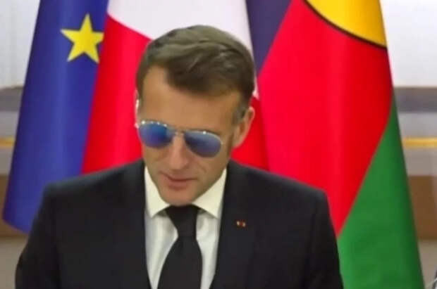 Врач Шуров: прячущий кровавый глаз Макрон еще неделю проходит в очках