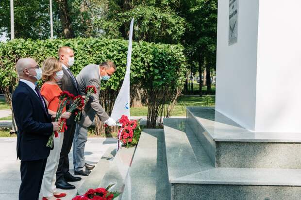 Московский НПЗ восстановил памятники героям Великой отечественной в Капотне. Фото: Сергей Шинов