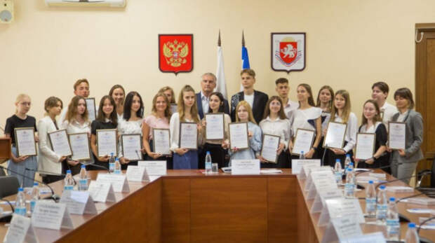 26 крымских школьника набрали высший бал на ЕГЭ