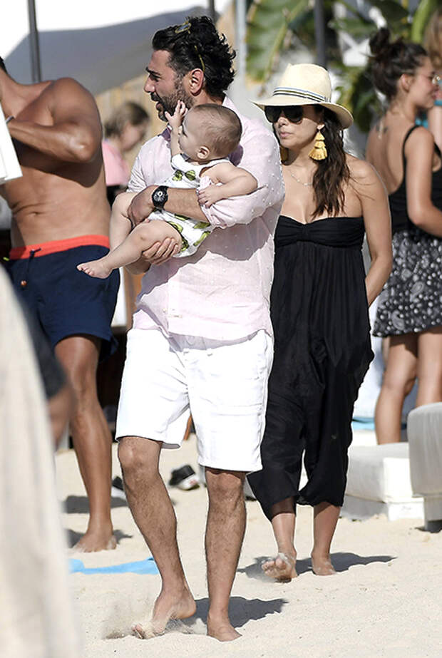 Ева Лонгория с бойфрендом отправилась на шоппинг в Малибу Starnote