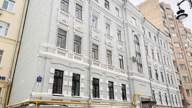 Фасады восьми домов с ризалитами отреставрировали в Москве